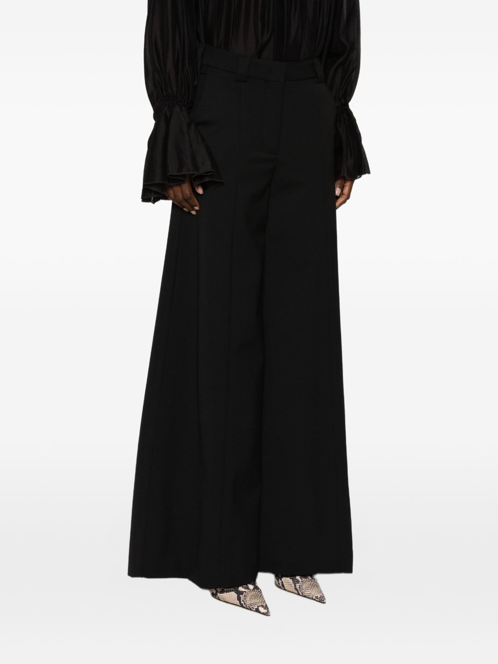THE LATEST Trousers BLACK